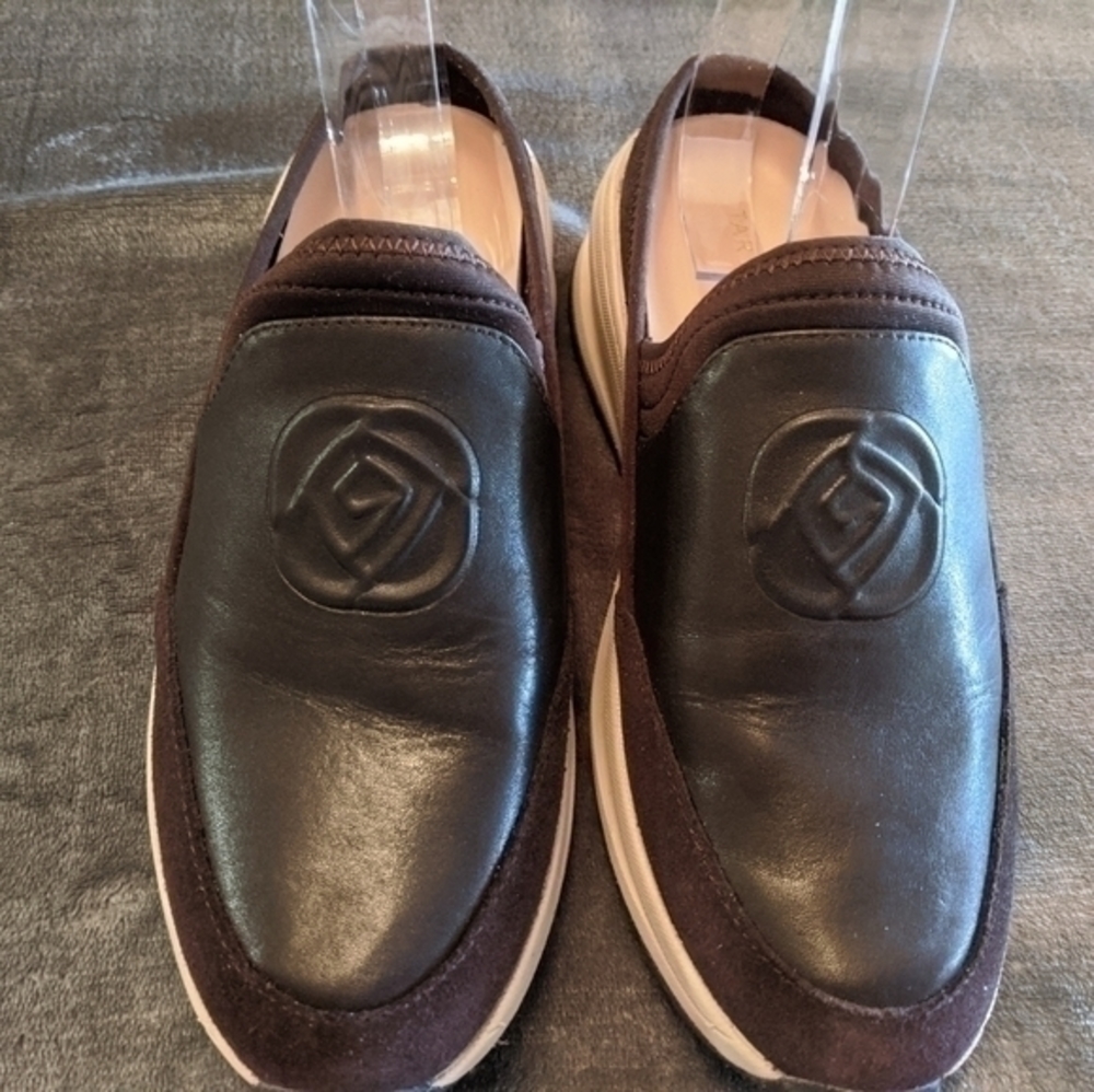NWOT TARYN ROSE BROWN SLIDES